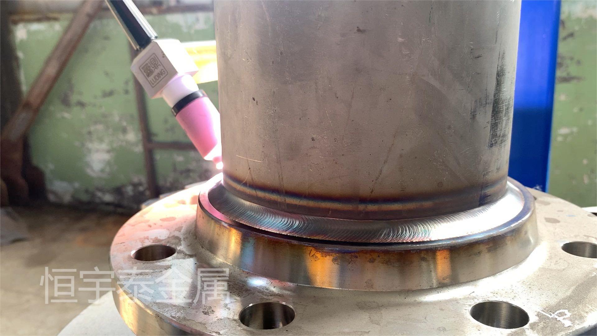 這是一種非常實用的仰焊操作方法